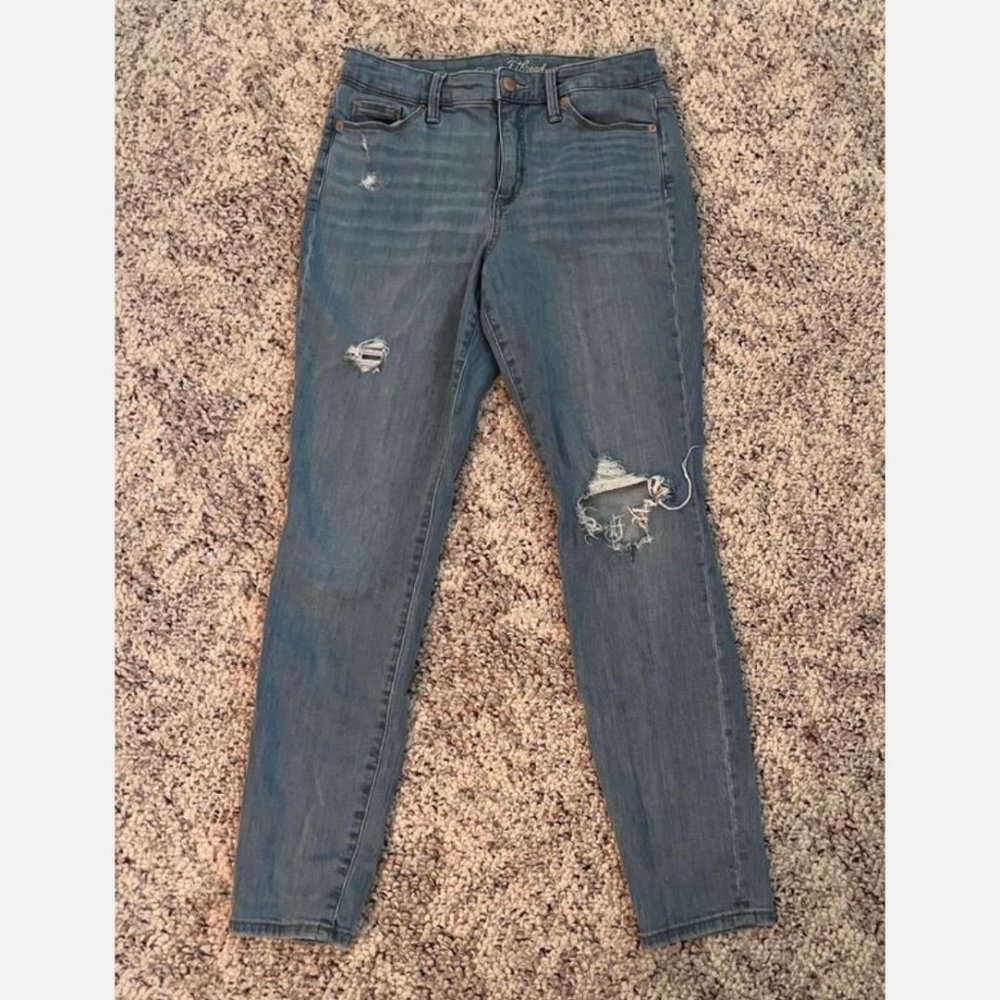 Universal Thread Sz 6 28 R Light Wash Blue Jeans  Cute!